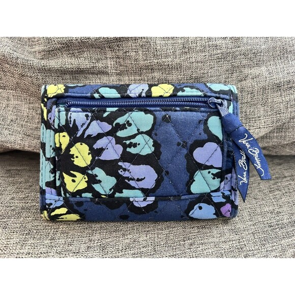 Vera Bradley Trifold Wallet In Indigo Pop Clutch ID Window Quilted - Picture 2 of 8